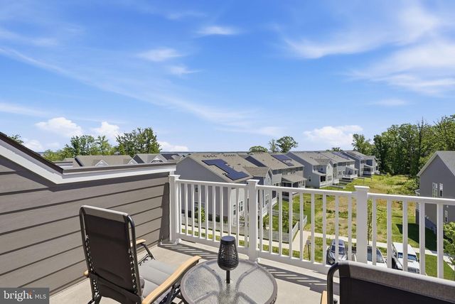 18359 MOSS GARDEN RD, Dumfries, VA 22026