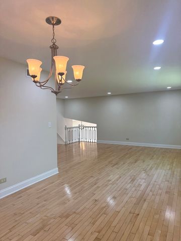 425 Carriage Hill Road, Naperville, IL 60565