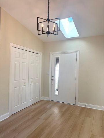 425 Carriage Hill Road, Naperville, IL 60565