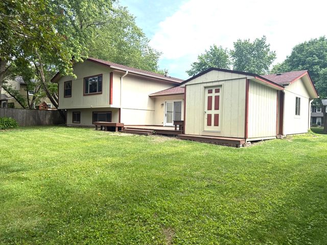 425 Carriage Hill Road, Naperville, IL 60565