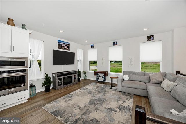 2010 ALICE CT, Frederick, MD 21702