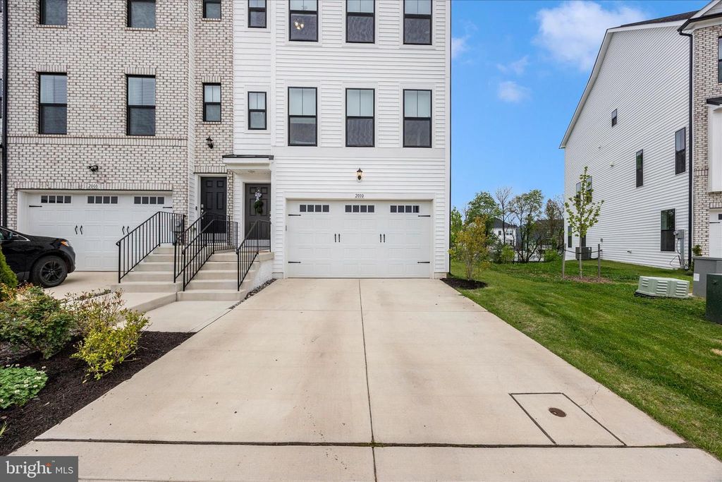 Image 2 of property listing at 2010 ALICE CT, Frederick, MD 21702