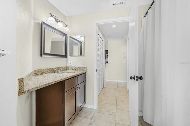 5110 NORTHRIDGE ROAD 201, Sarasota, FL 34238