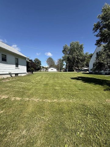 195 N CLINTON AVENUE, Clintonville, WI 54929