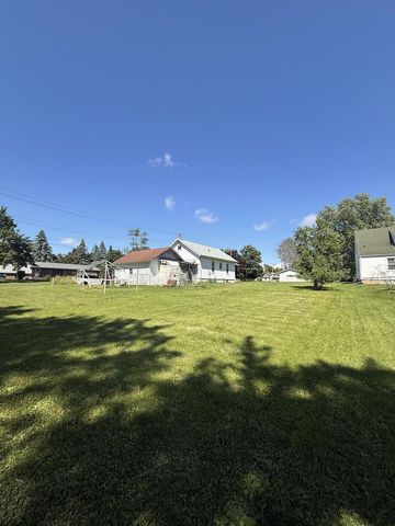 195 N CLINTON AVENUE, Clintonville, WI 54929