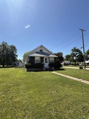 195 N CLINTON AVENUE, Clintonville, WI 54929