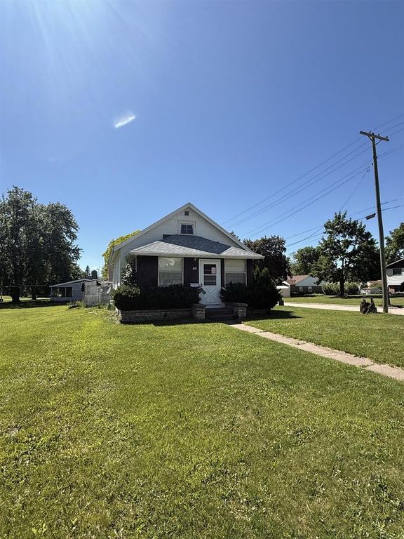 195 N CLINTON AVENUE, Clintonville, WI 54929