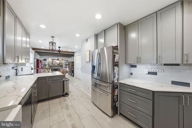 8900 KENILWORTH DR, Burke, VA 22015