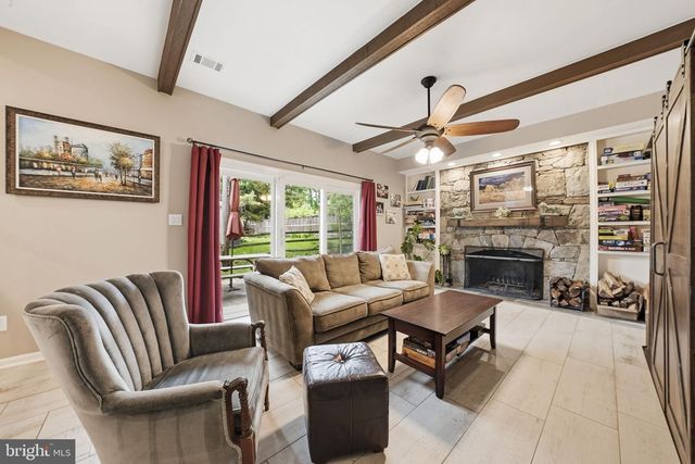 8900 KENILWORTH DR, Burke, VA 22015