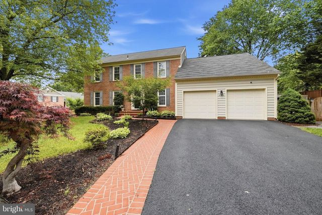 8900 KENILWORTH DR, Burke, VA 22015