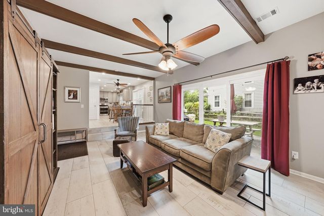 8900 KENILWORTH DR, Burke, VA 22015