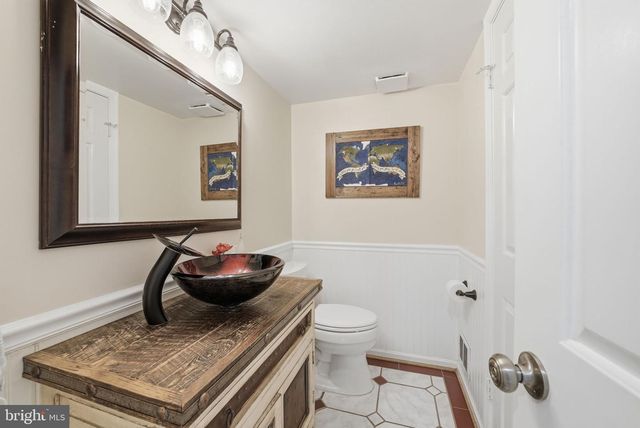 8900 KENILWORTH DR, Burke, VA 22015