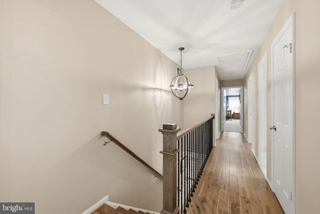8900 KENILWORTH DR, Burke, VA 22015