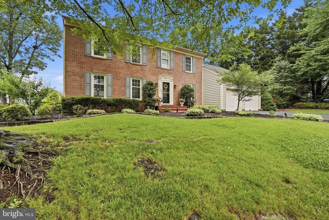 8900 KENILWORTH DR, Burke, VA 22015