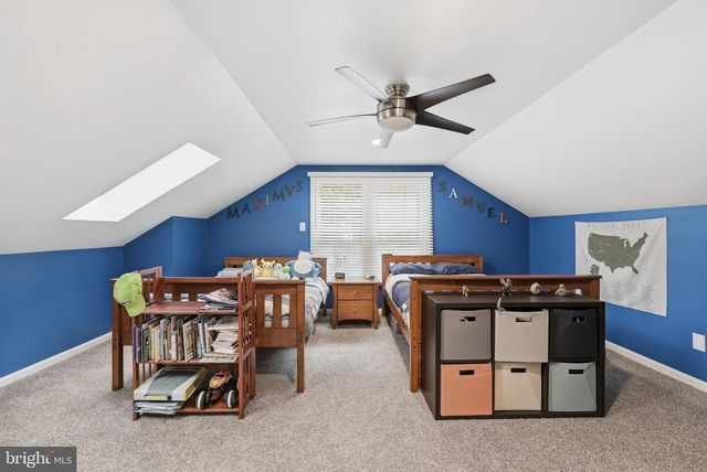 8900 KENILWORTH DR, Burke, VA 22015