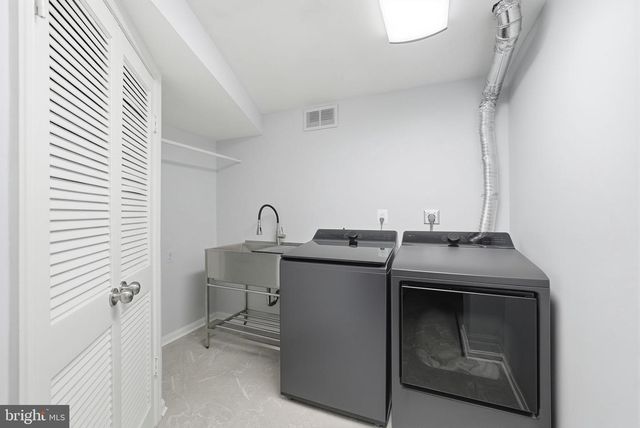 8900 KENILWORTH DR, Burke, VA 22015
