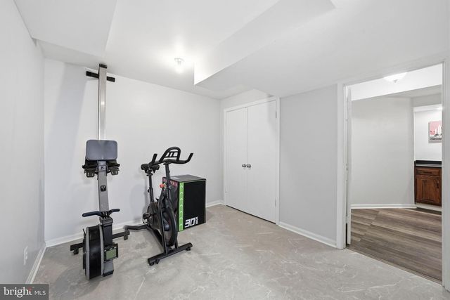8900 KENILWORTH DR, Burke, VA 22015