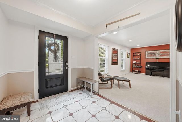 8900 KENILWORTH DR, Burke, VA 22015