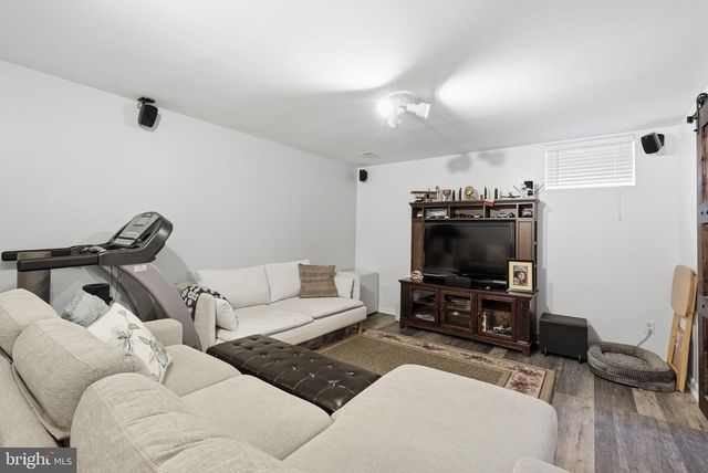 8900 KENILWORTH DR, Burke, VA 22015