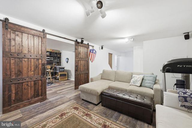 8900 KENILWORTH DR, Burke, VA 22015