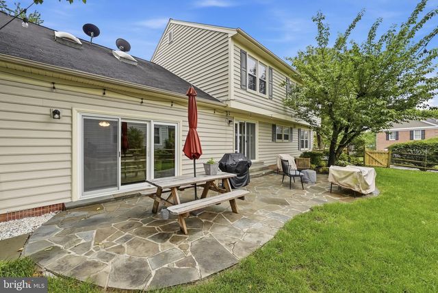 8900 KENILWORTH DR, Burke, VA 22015