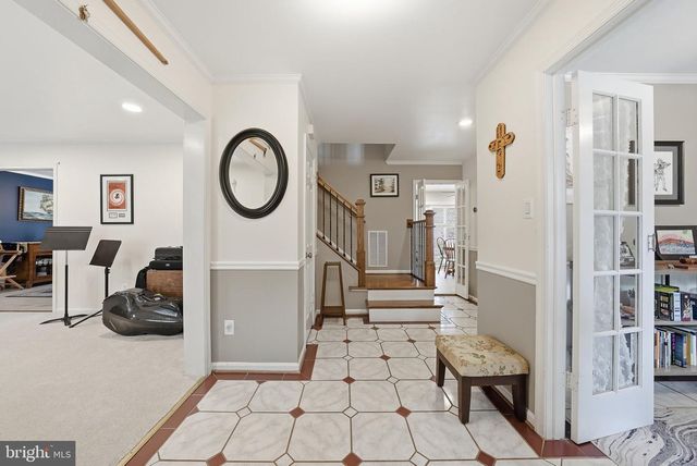 8900 KENILWORTH DR, Burke, VA 22015