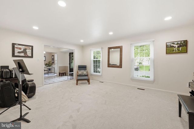 8900 KENILWORTH DR, Burke, VA 22015