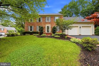 8900 KENILWORTH DR, Burke, VA 22015