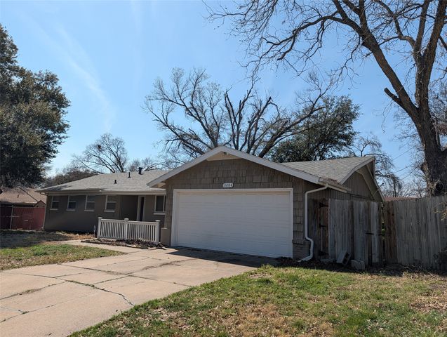 3204 Phoenix Drive, Fort Worth, TX 76116
