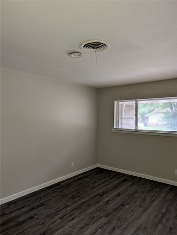3204 Phoenix Drive, Fort Worth, TX 76116