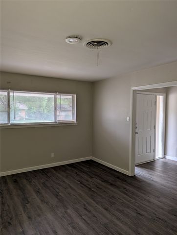 3204 Phoenix Drive, Fort Worth, TX 76116