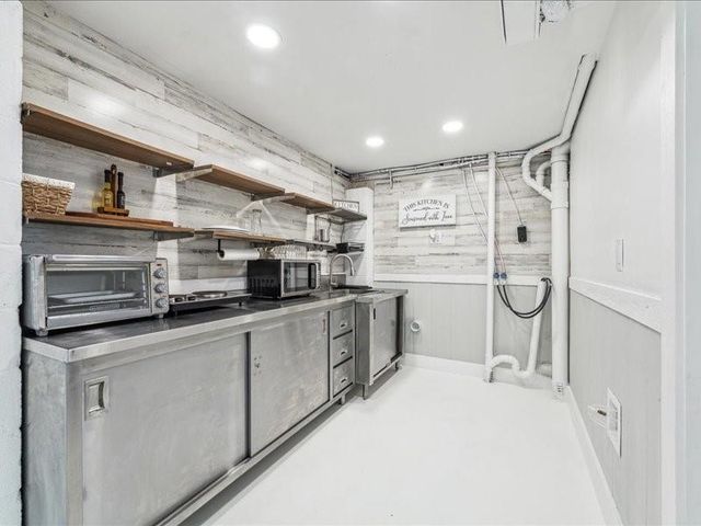 85 Bayou Vista Drive, Hitchcock, TX 77563