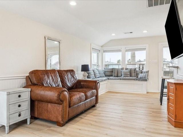85 Bayou Vista Drive, Hitchcock, TX 77563