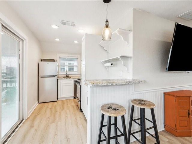85 Bayou Vista Drive, Hitchcock, TX 77563
