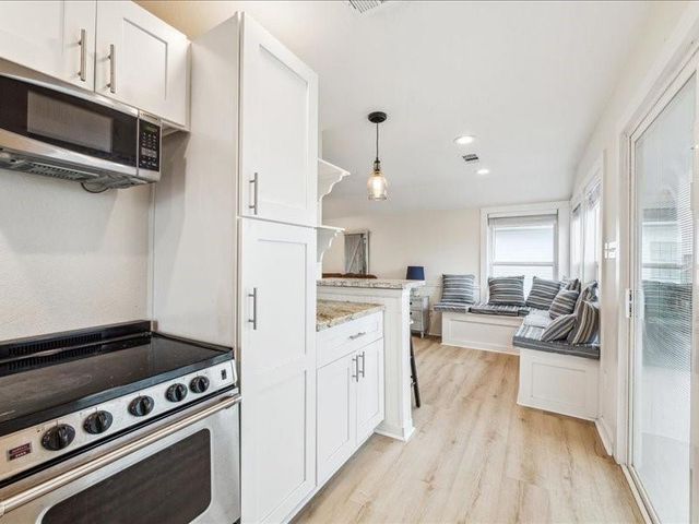 85 Bayou Vista Drive, Hitchcock, TX 77563
