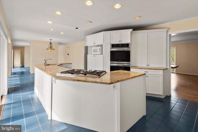 1038 HERSHEY MILL RD, West Chester, PA 19380