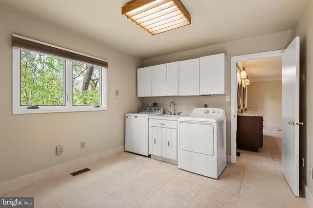 1038 HERSHEY MILL RD, West Chester, PA 19380