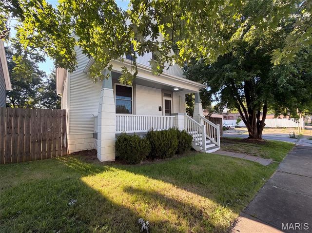 415 N 4th Street, St Charles, MO 63301
