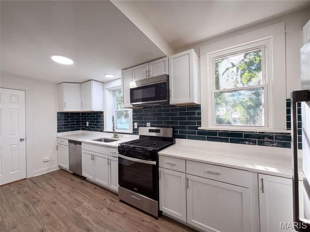 415 N 4th Street, St Charles, MO 63301