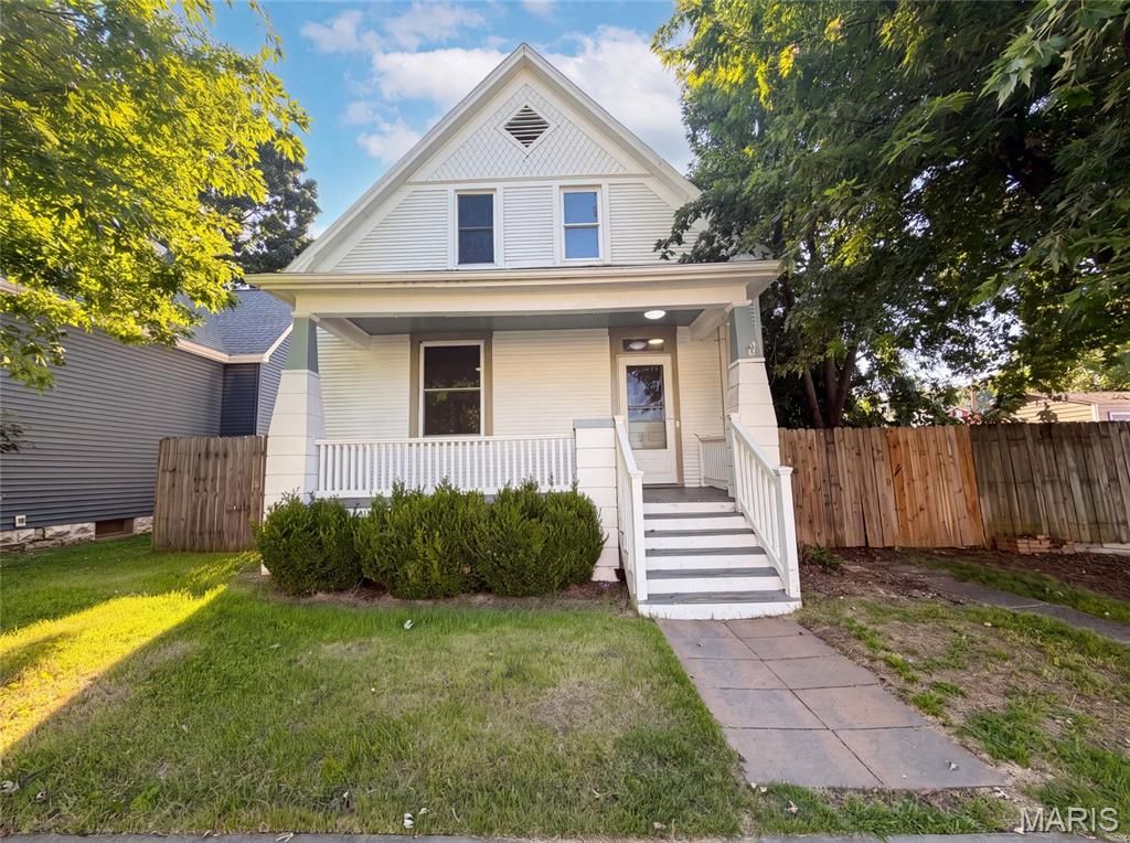 415 N 4th Street, St Charles, MO 63301