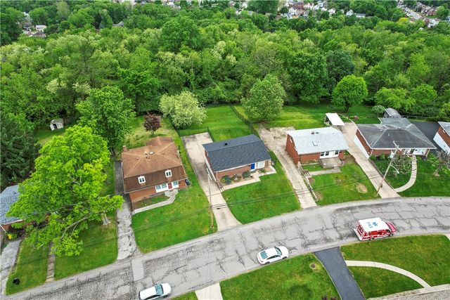 43 Woodridge Dr, Carnegie, PA 15106