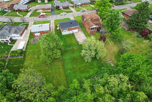 43 Woodridge Dr, Carnegie, PA 15106