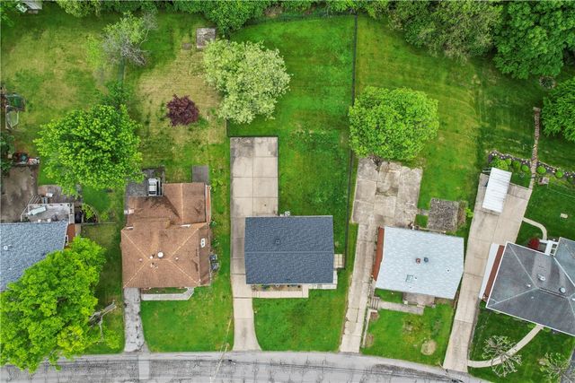43 Woodridge Dr, Carnegie, PA 15106