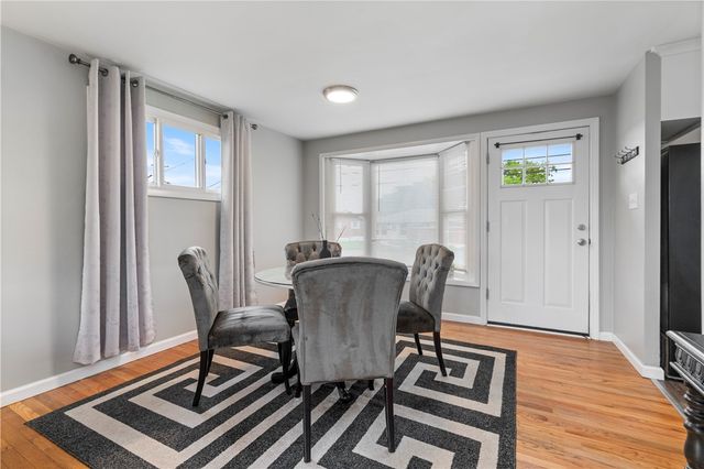 43 Woodridge Dr, Carnegie, PA 15106