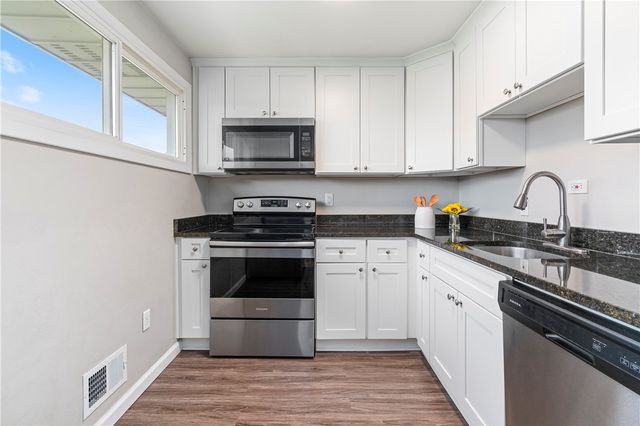 43 Woodridge Dr, Carnegie, PA 15106