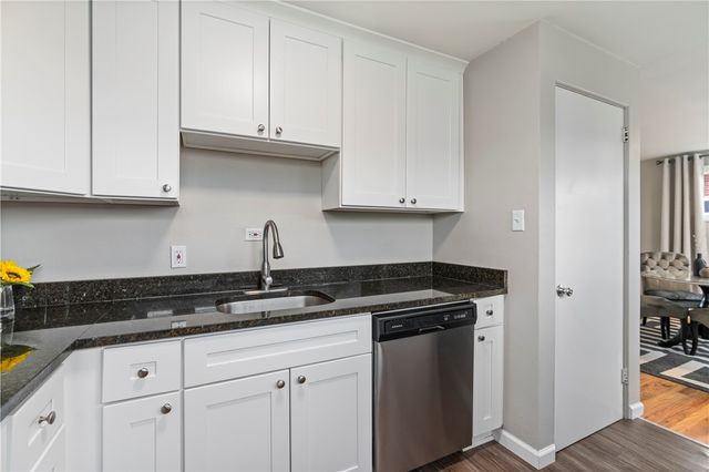 43 Woodridge Dr, Carnegie, PA 15106