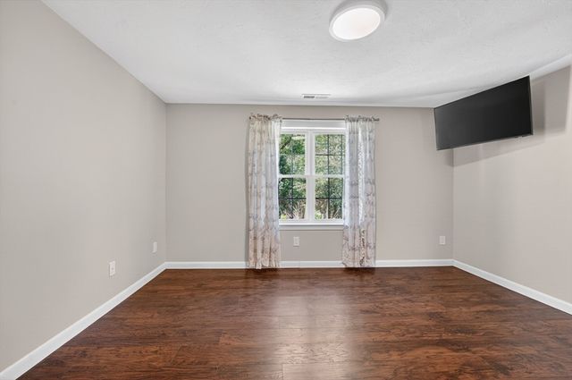 1 Melville Ct B, Bourne, MA 02559