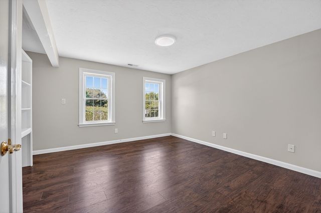 1 Melville Ct B, Bourne, MA 02559
