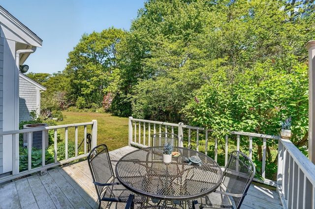 1 Melville Ct B, Bourne, MA 02559