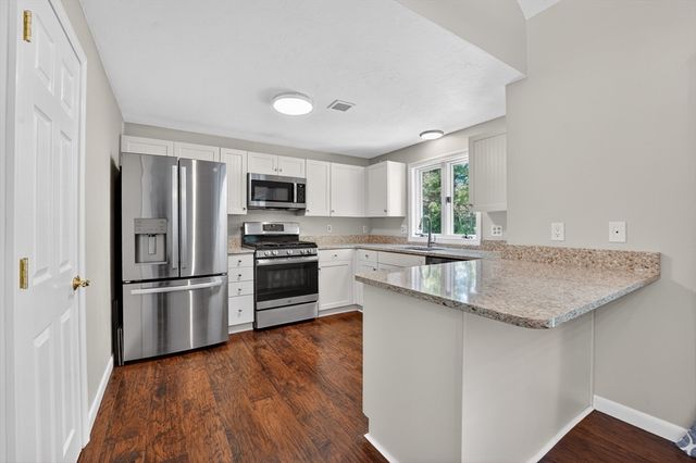 1 Melville Ct B, Bourne, MA 02559